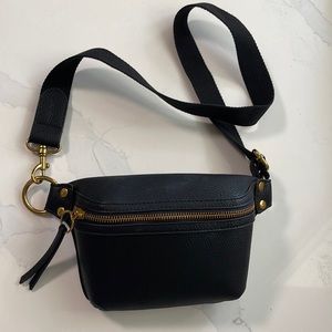 Universal Thread Fanny pack